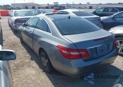 2010 Mercedes-Benz E 350 z USA, uszkodzony, nr VIN WDDKJ5GB3AF005403